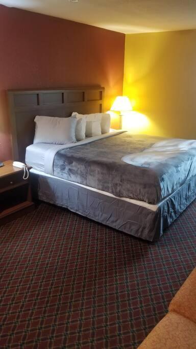 Hotel 2 Queens Beds Hotel Room 127 Stillwater Exterior photo